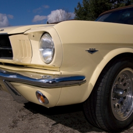 Ford Mustang V8 Convertible gelb